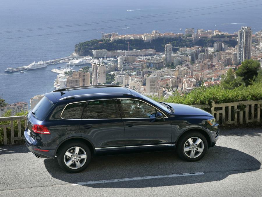  Volkswagen Touareg Hybrid 2010 года  (US) (фото 7 из 11)